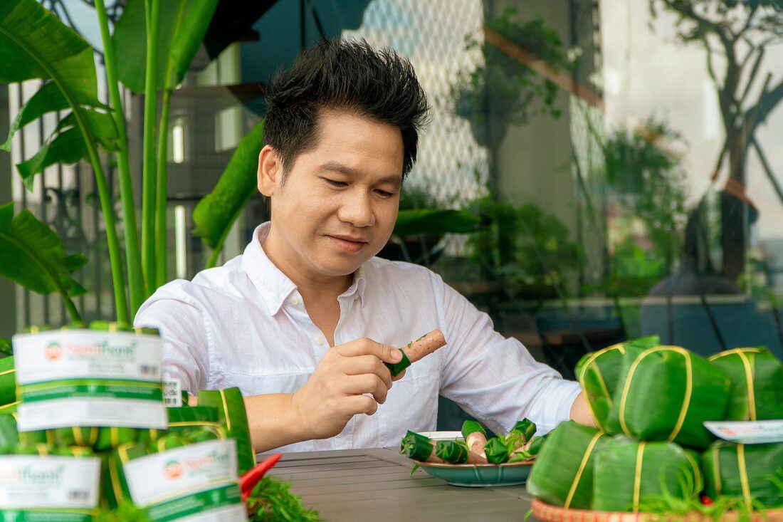 Ca sĩ Trọng Tấn giới thiệu nem chua heo thảo dược NemThanh