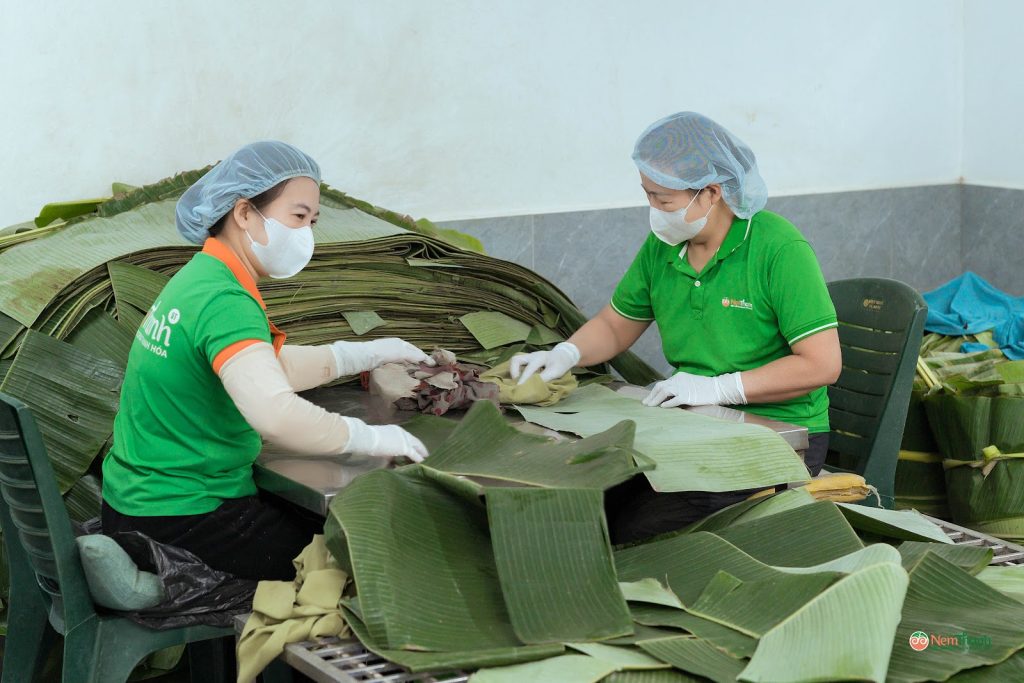 Mua nem chua ở sân bay về làm quà: tại sao đối tác thường thất vọng | NemThanh