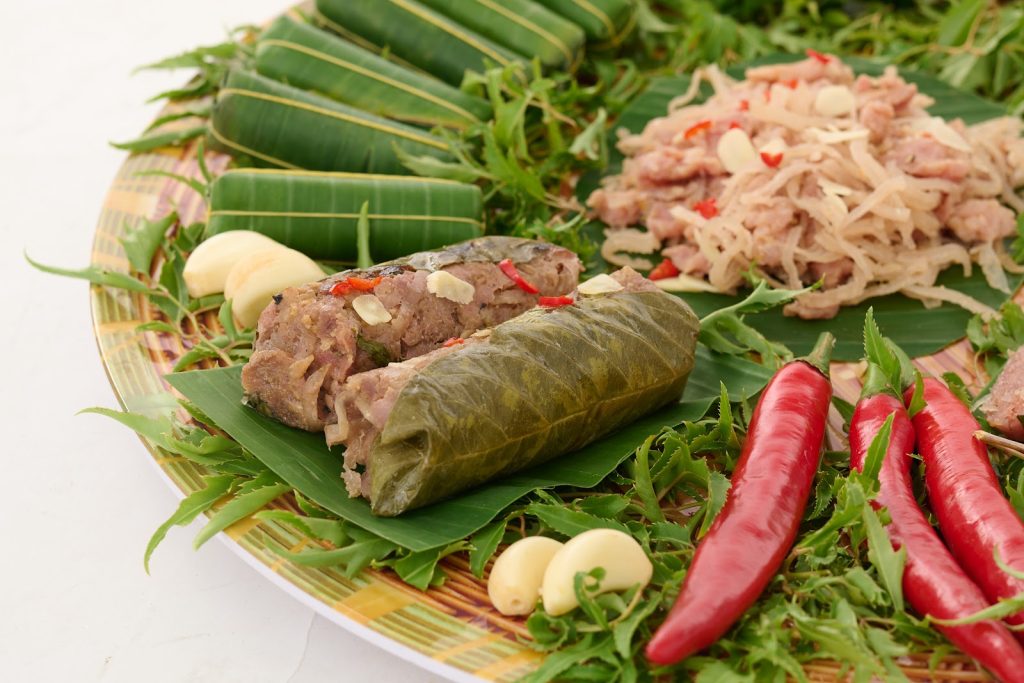 Nem chua “đỏ rực” — đẹp mắt hay đáng nghi | NemThanh