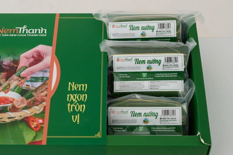 Chọn nem chua ít cay ít chua làm quà cho người lớn tuổi