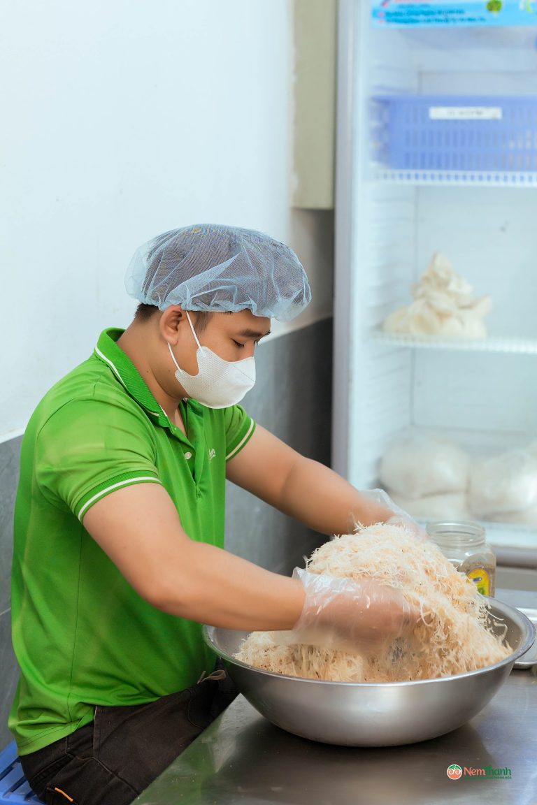 Da heo thái chỉ — bí quyết tạo độ giòn trong nem chua Thanh Hóa
