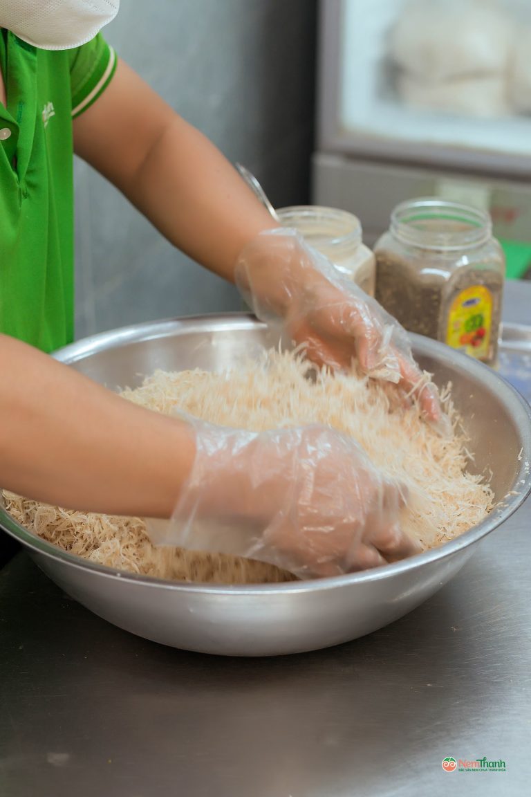 Mùi nem nướng than hoa — hương hè Thanh Hóa 20 năm không quên