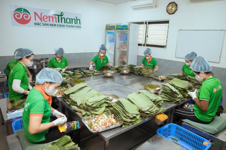 Nem nướng ăn nóng hay để nguội — vị thay đổi thế nào sau 5 phút?