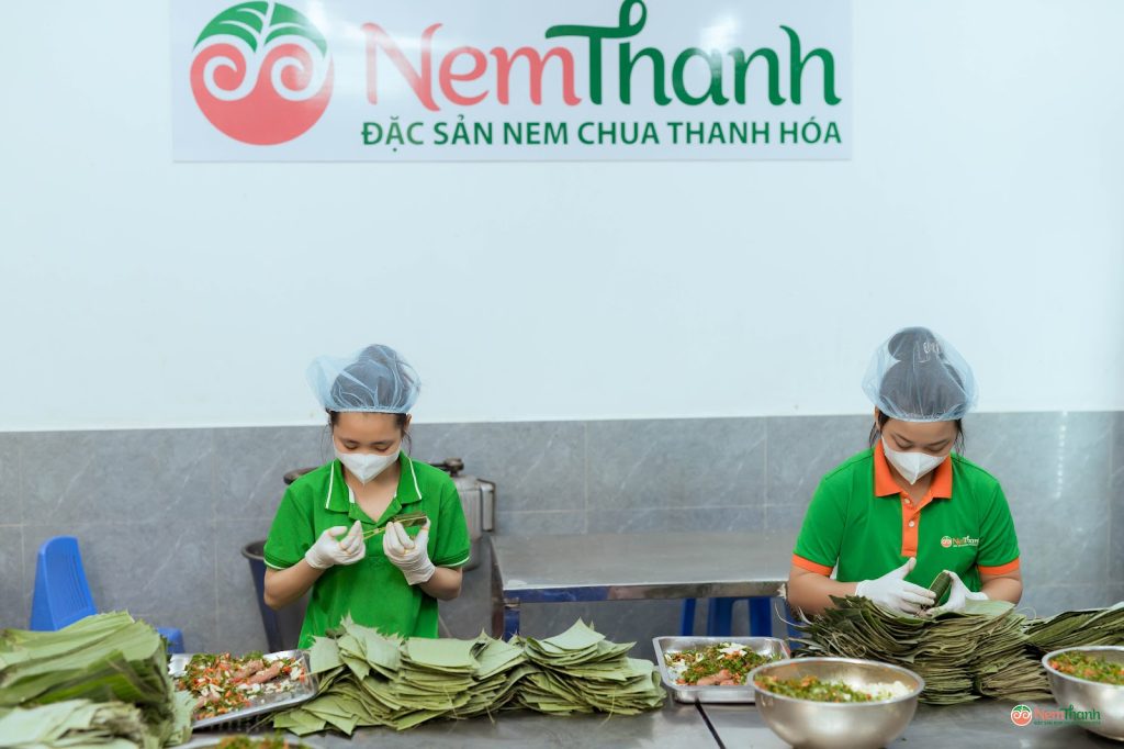 Sinh viên Thanh Hóa review nem chua NemThanh trên TikTok — vì sao?