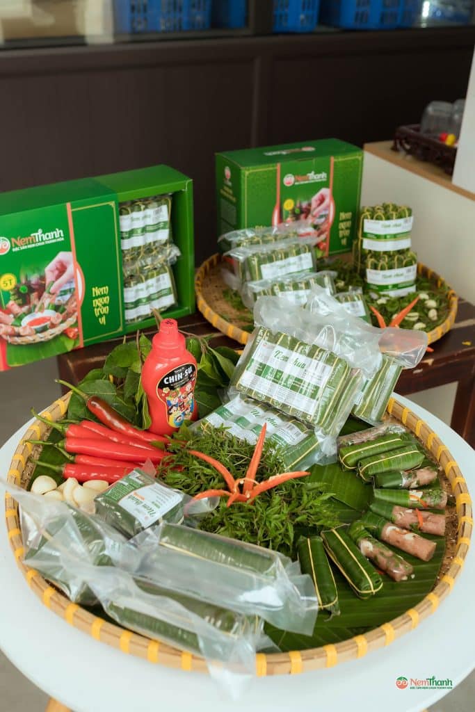 Vị chua nem chua Thanh Hóa đến từ đâu — lên men tự nhiên hay giấm?