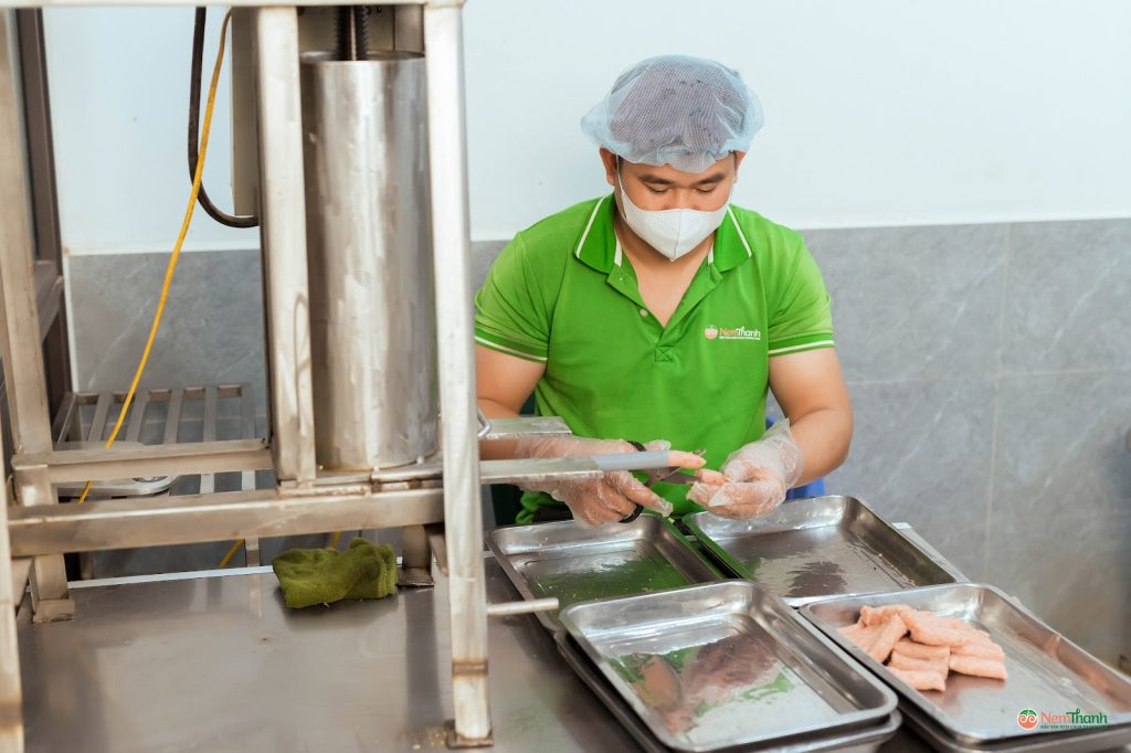Quà biếu nem chua Thanh Hóa: 80% cảm xúc nằm ở 3 giây mở hộp