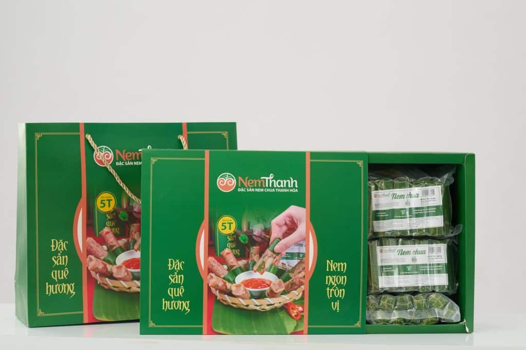Hộp quà nem chua Nem Thanh và túi xách — đặc sản Thanh Hóa làm quà